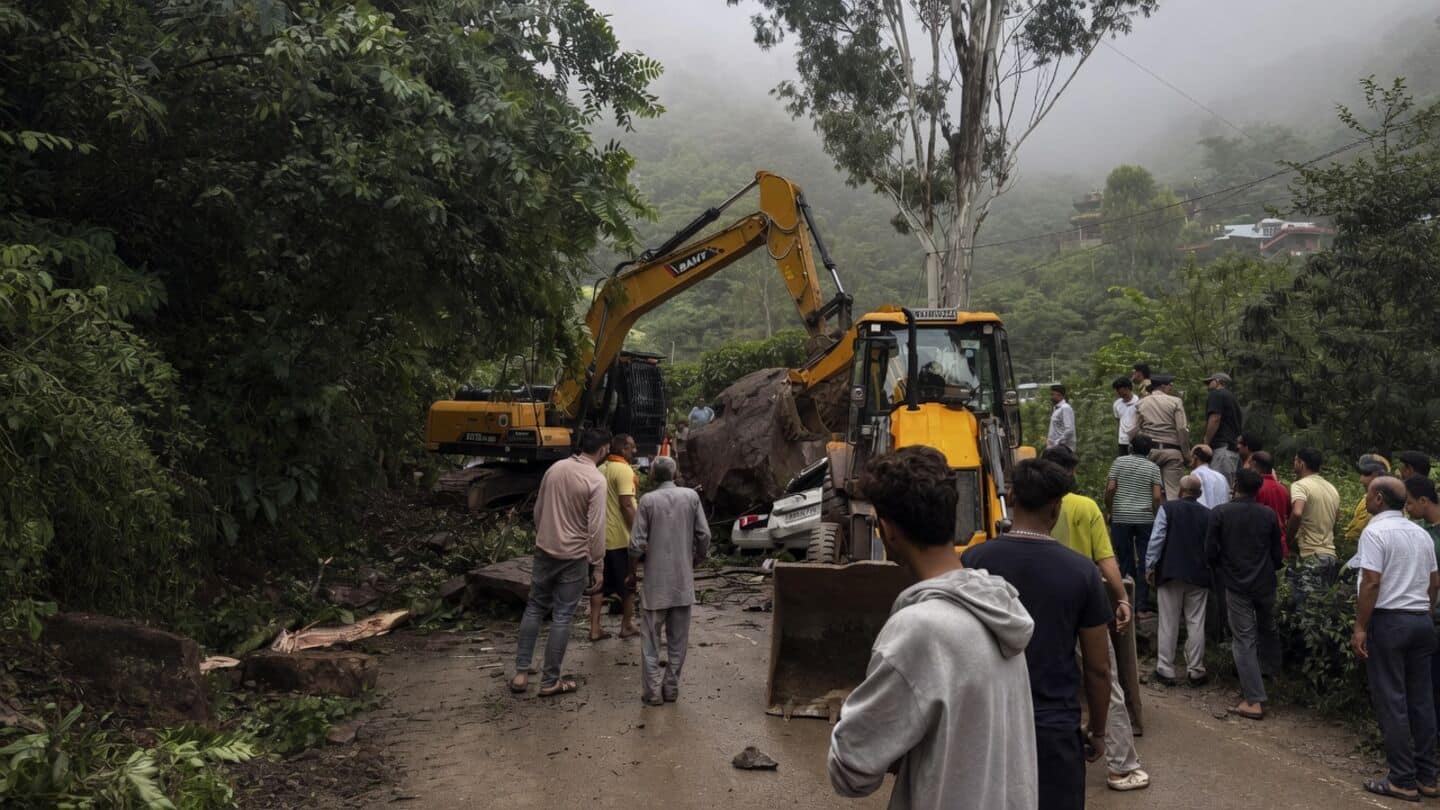 Falling boulder near Bhararighat on Shimla-Dharamshala highway kills Anil Bakshi