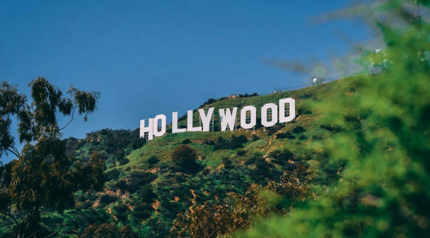 'Widow's Bay' wins 8, Hargitay hosts, Smart wins 5th 'Hacks'