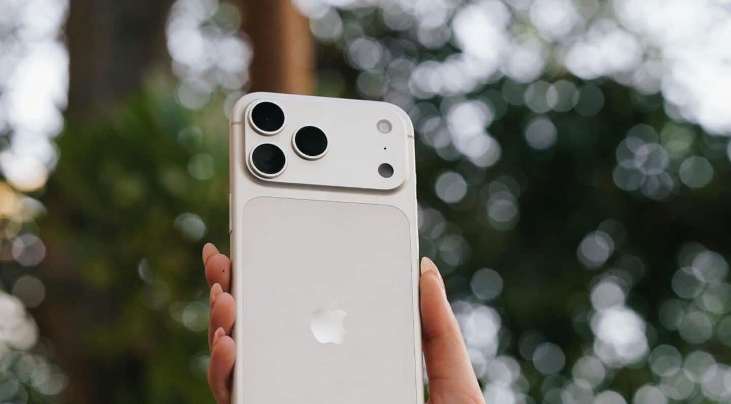 Apple opens US retail lottery for iPhone 18 event