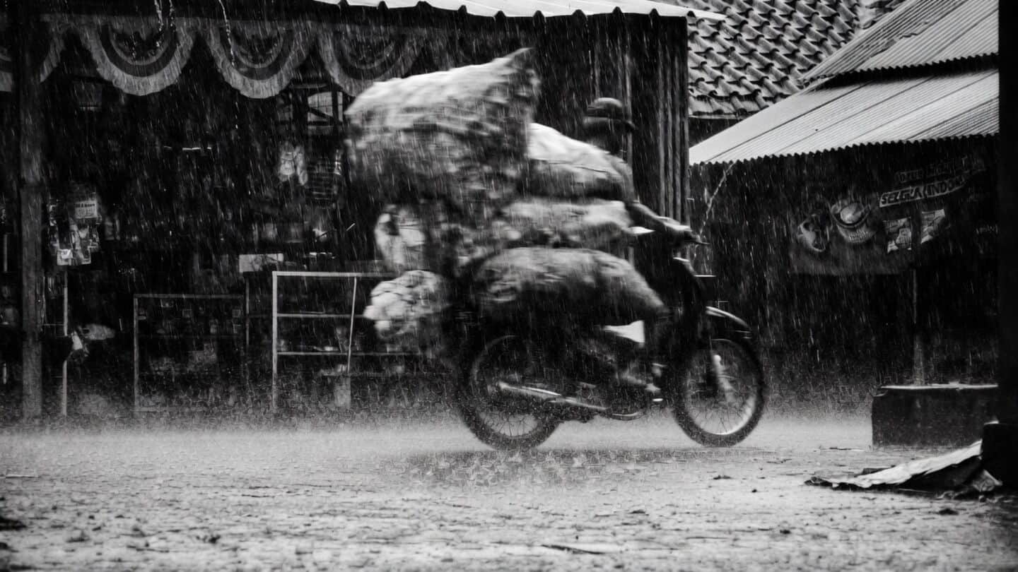 IMD issues heavy rain alert for 9 Gujarat districts