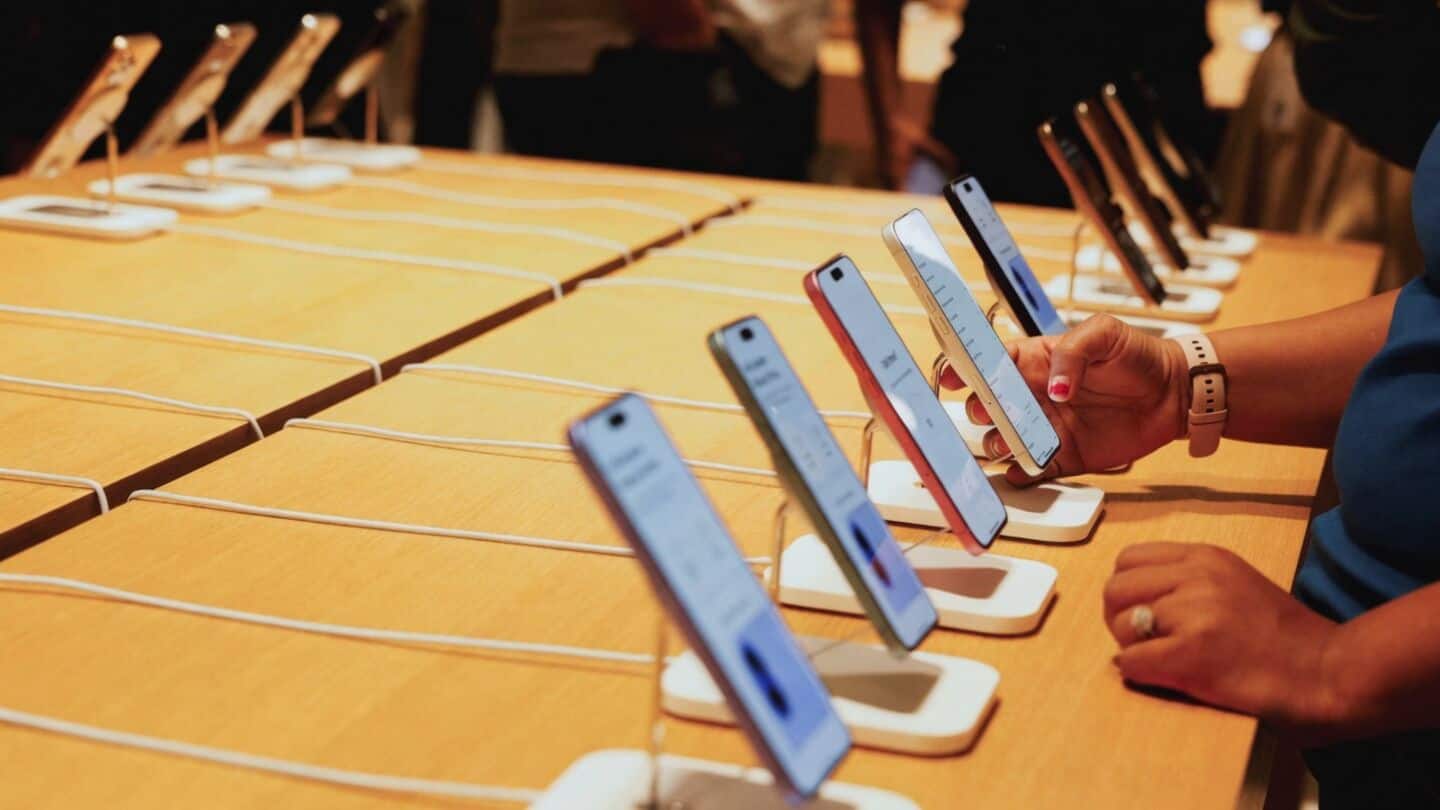 India's smartphone exports $9.84B in Q1 FY2027 led by iPhones