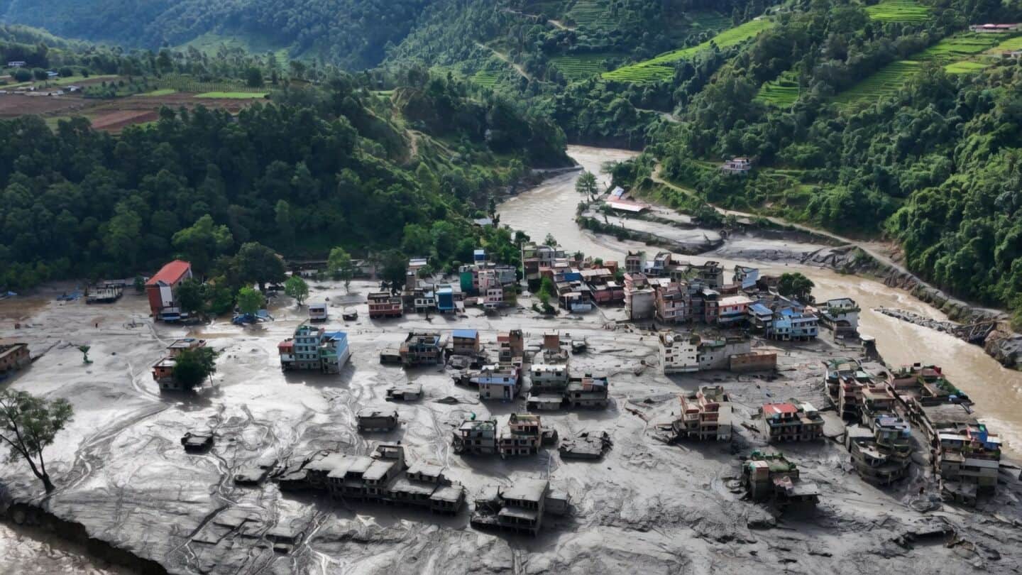 Nepal China border floods: 750 missing and 160 dead