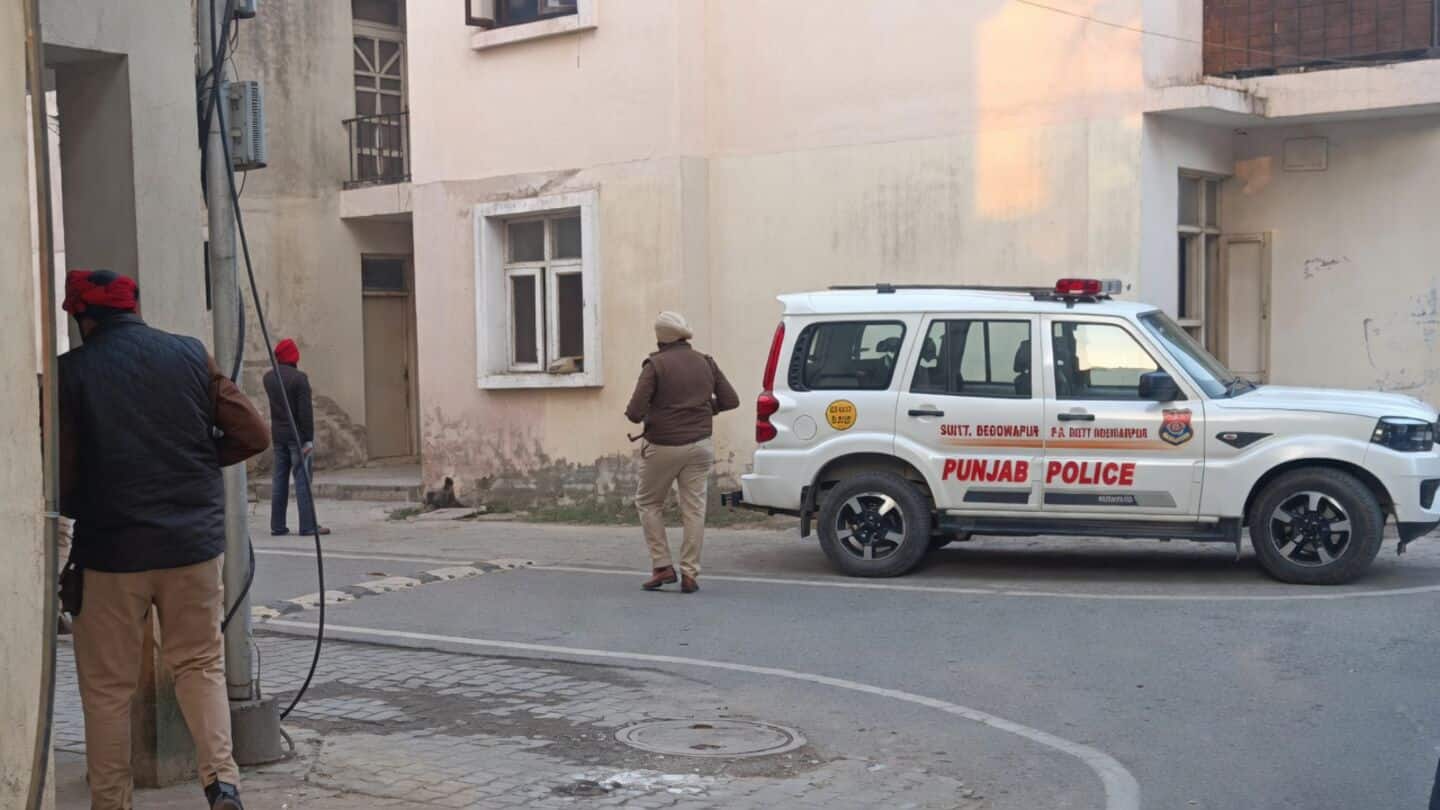 Shots fired as rival groups clash outside Jalalabad DSP office