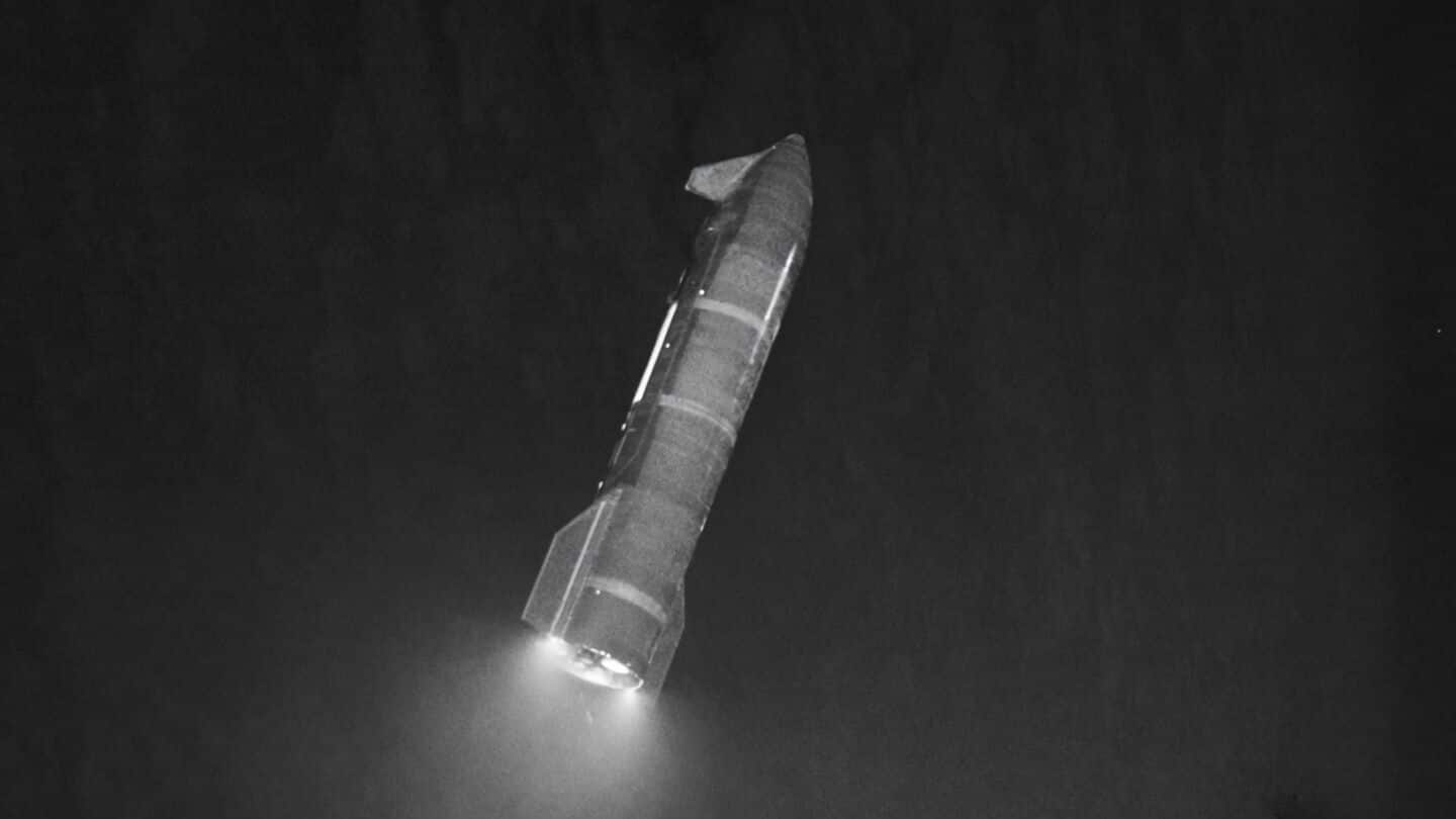 SpaceX Starship's 13th test flight captured by Starlink satellite camera