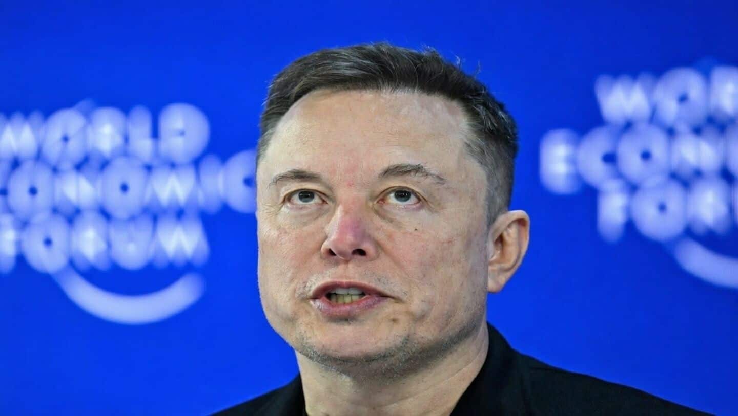 SpaceX tells investors Moon and Mars plans may not profit