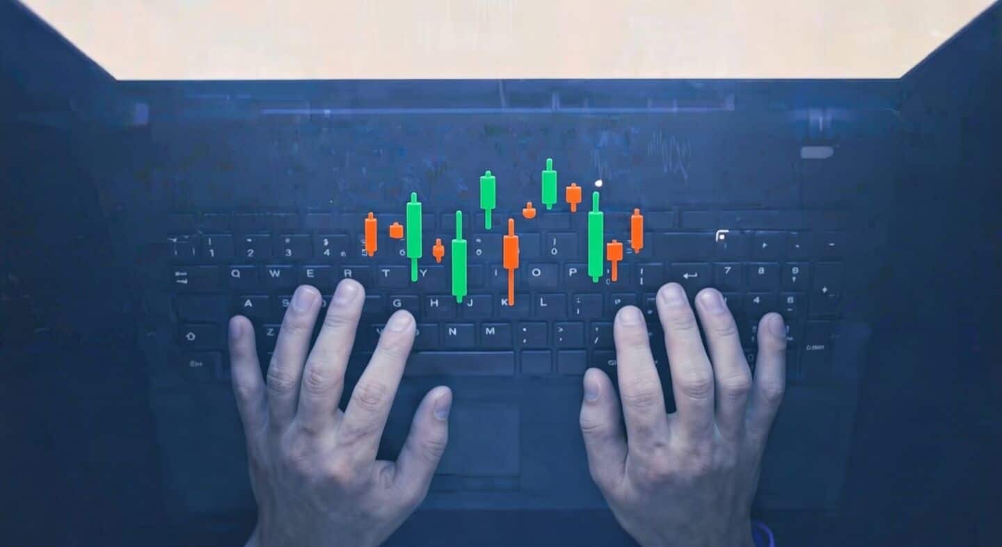 US dollar steady as Trump sets Strait of Hormuz deadline
