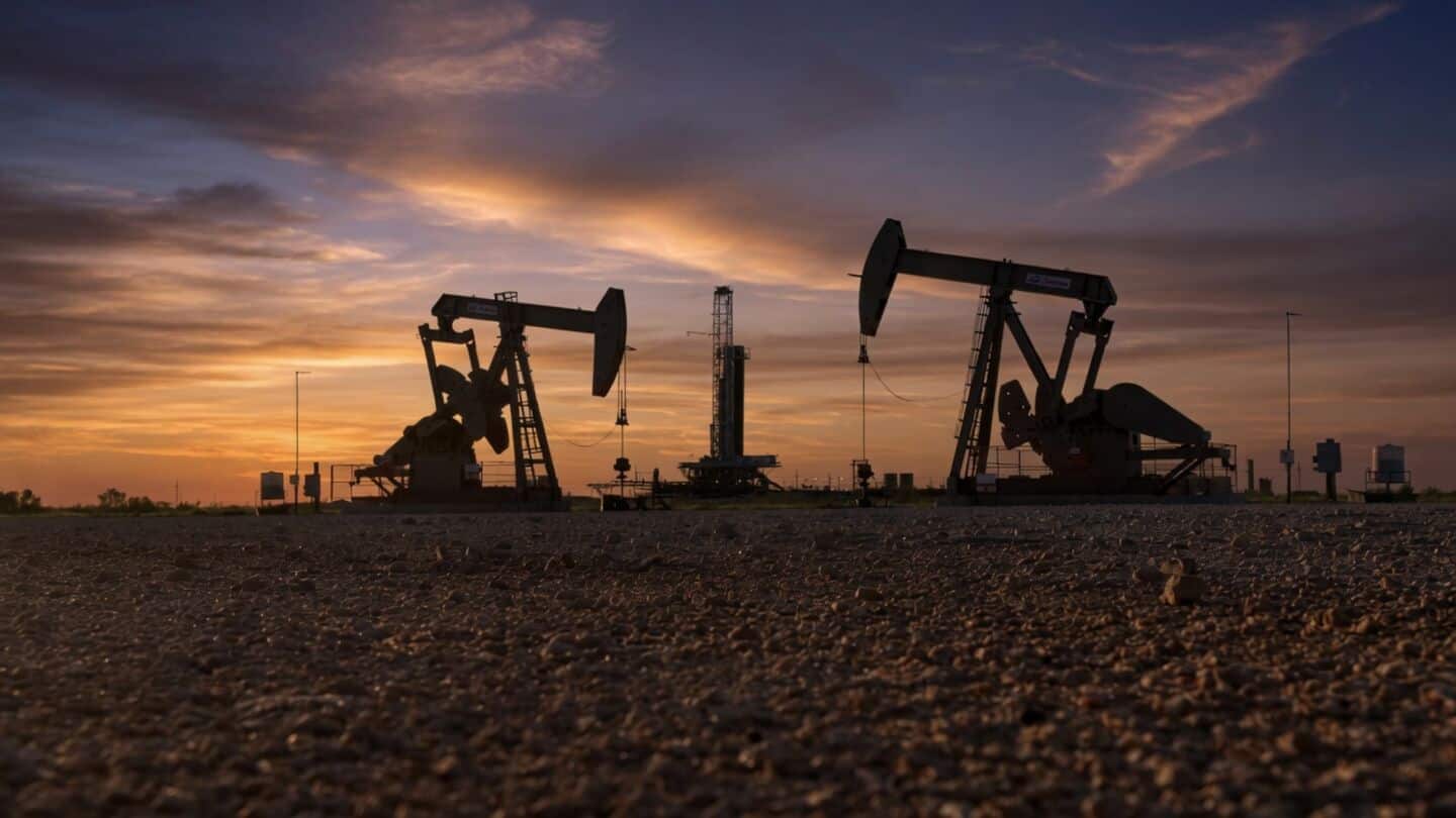 US strikes on Iranian targets push oil up, gold falls