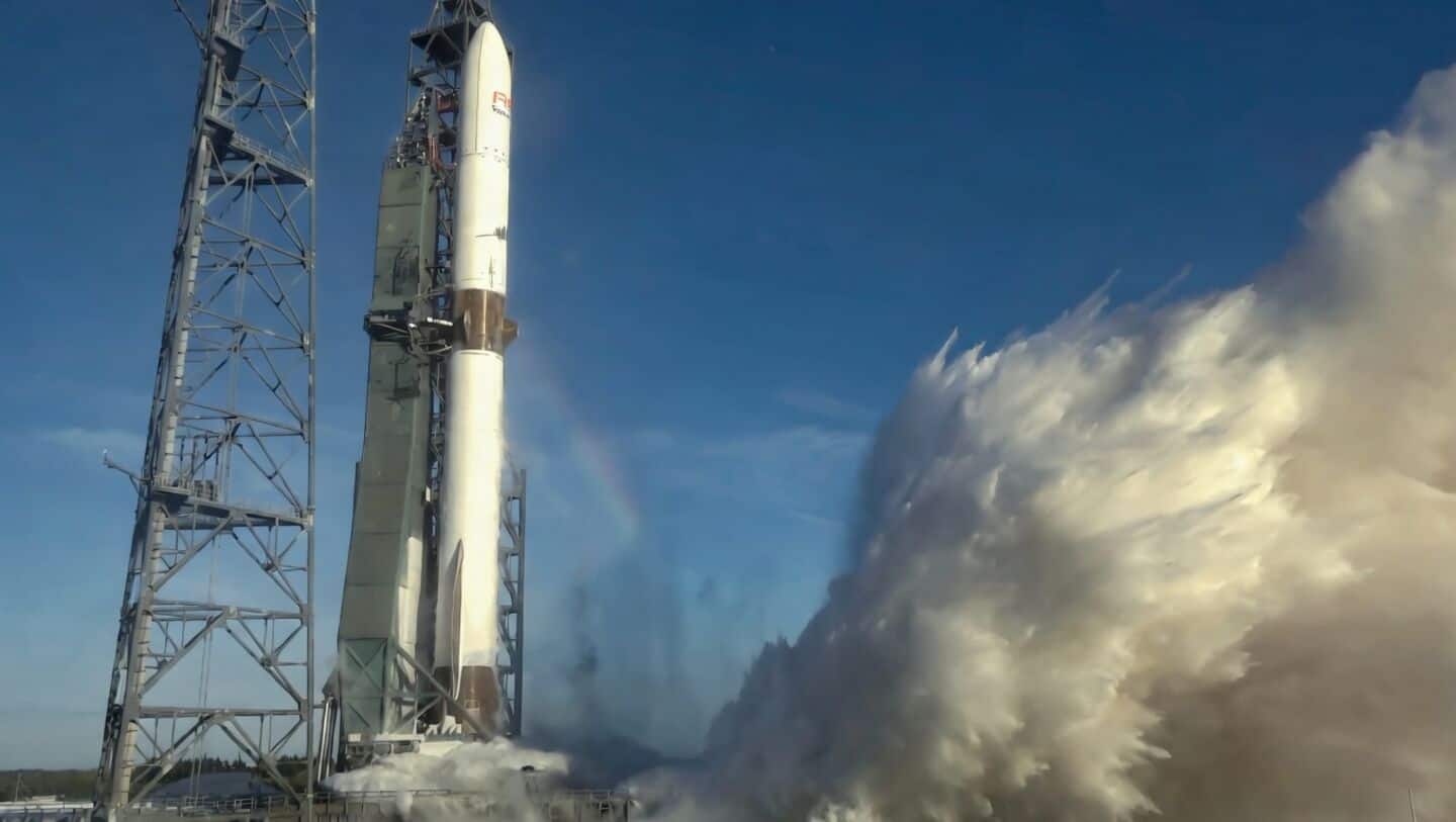 Blue Origin attempts 1st orbital New Glenn reuse April 19