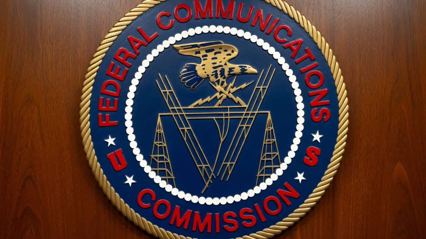 FCC to vote on auctioning 25 megahertz for direct-to-device networks
