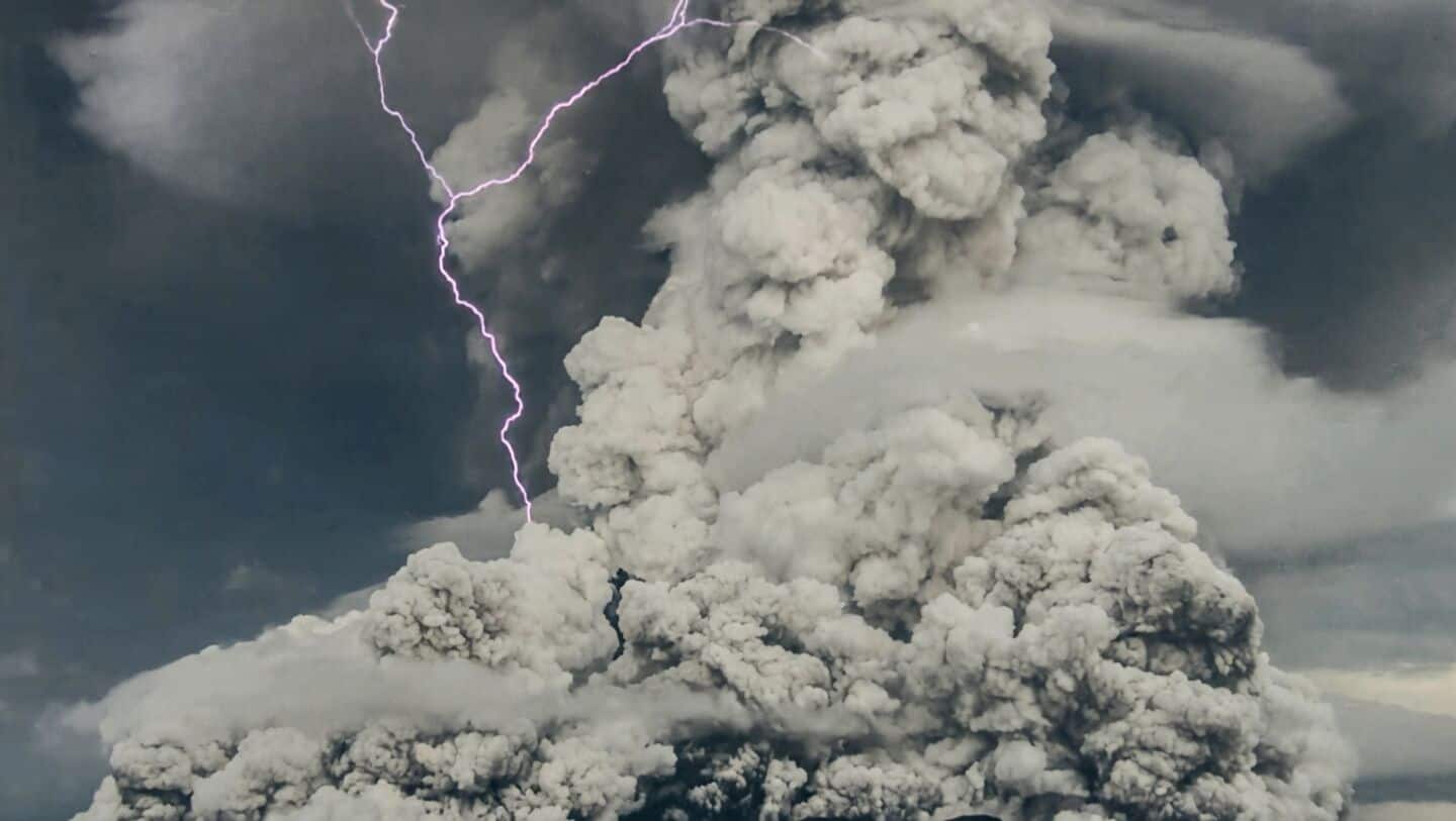Hunga Tonga eruption destroyed methane in plume for 10 days