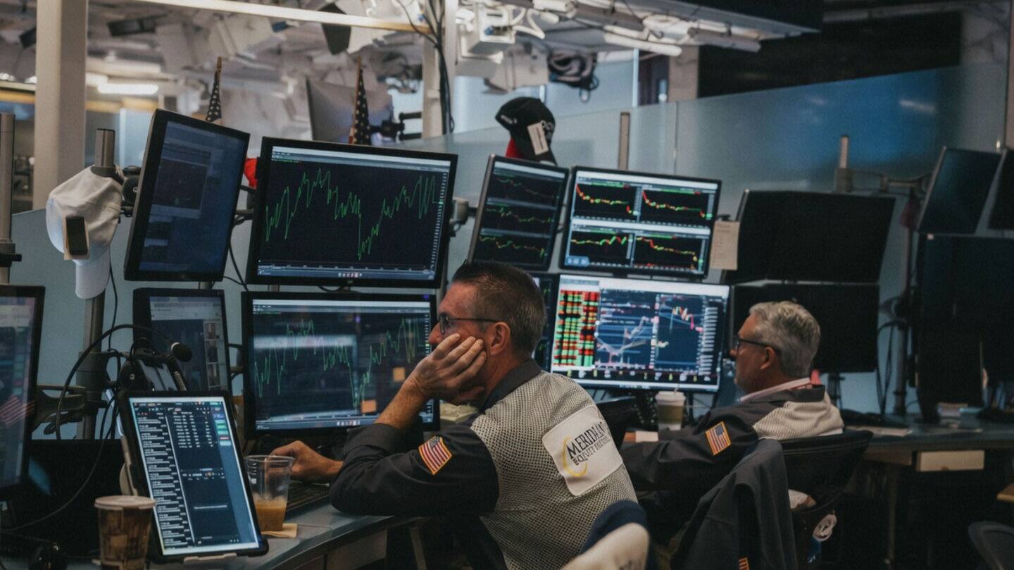 Stocks rebound as S&P 500 climbs 0.5% and oil falls