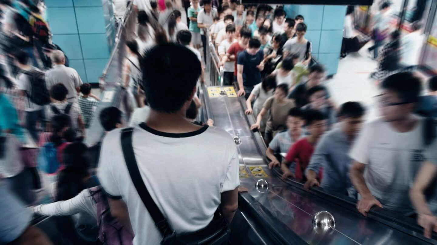 Guangzhou South Railway Station handled 1 million passengers October 1
