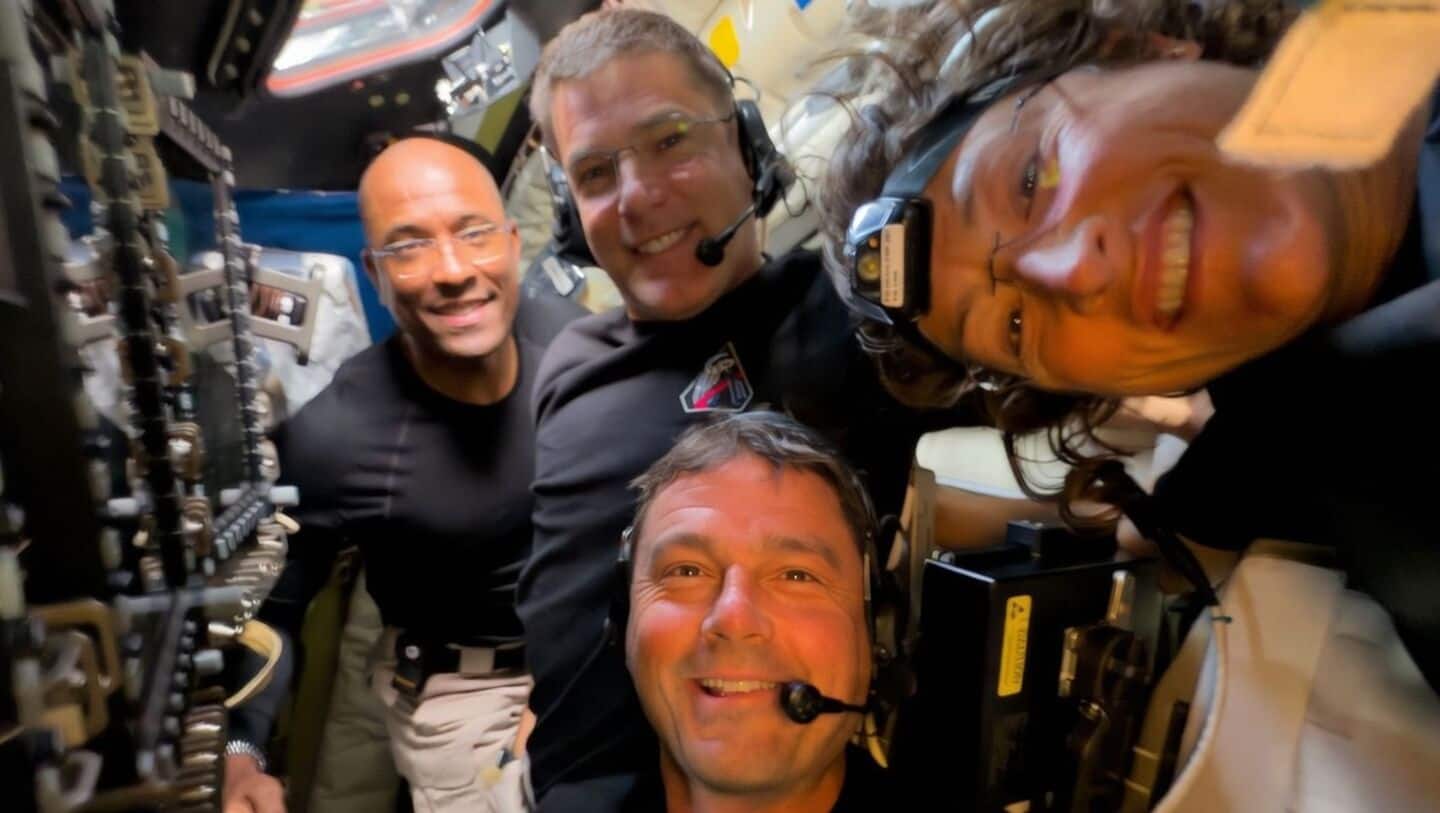 NASA Artemis II makes 1st call to ISS 370148km