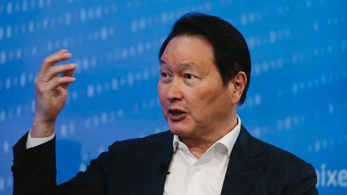 South Korea court orders Chey Tae-won to pay 944bn won