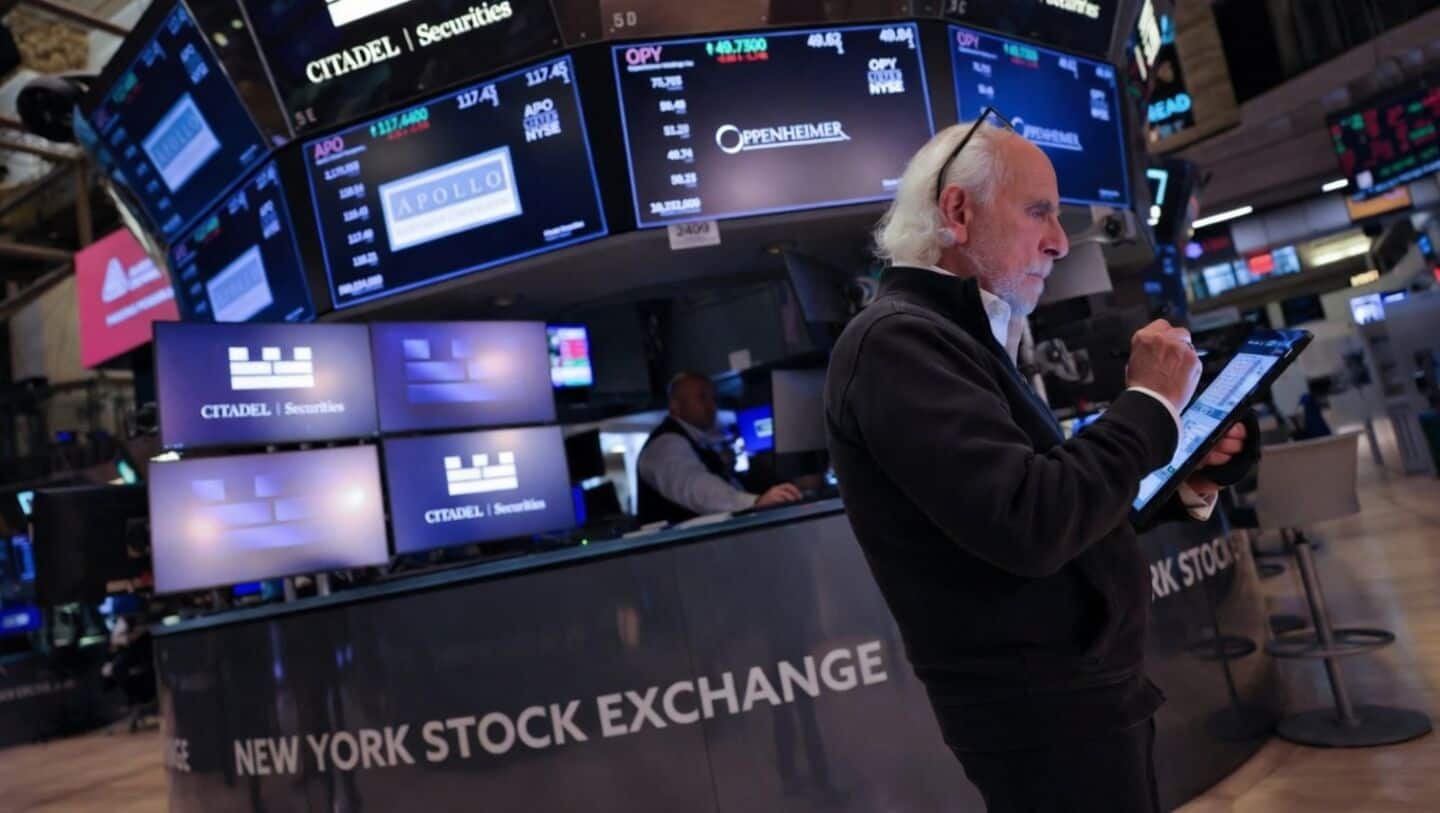 Foreign investors pull out ₹21,000 crore from Indian stocks