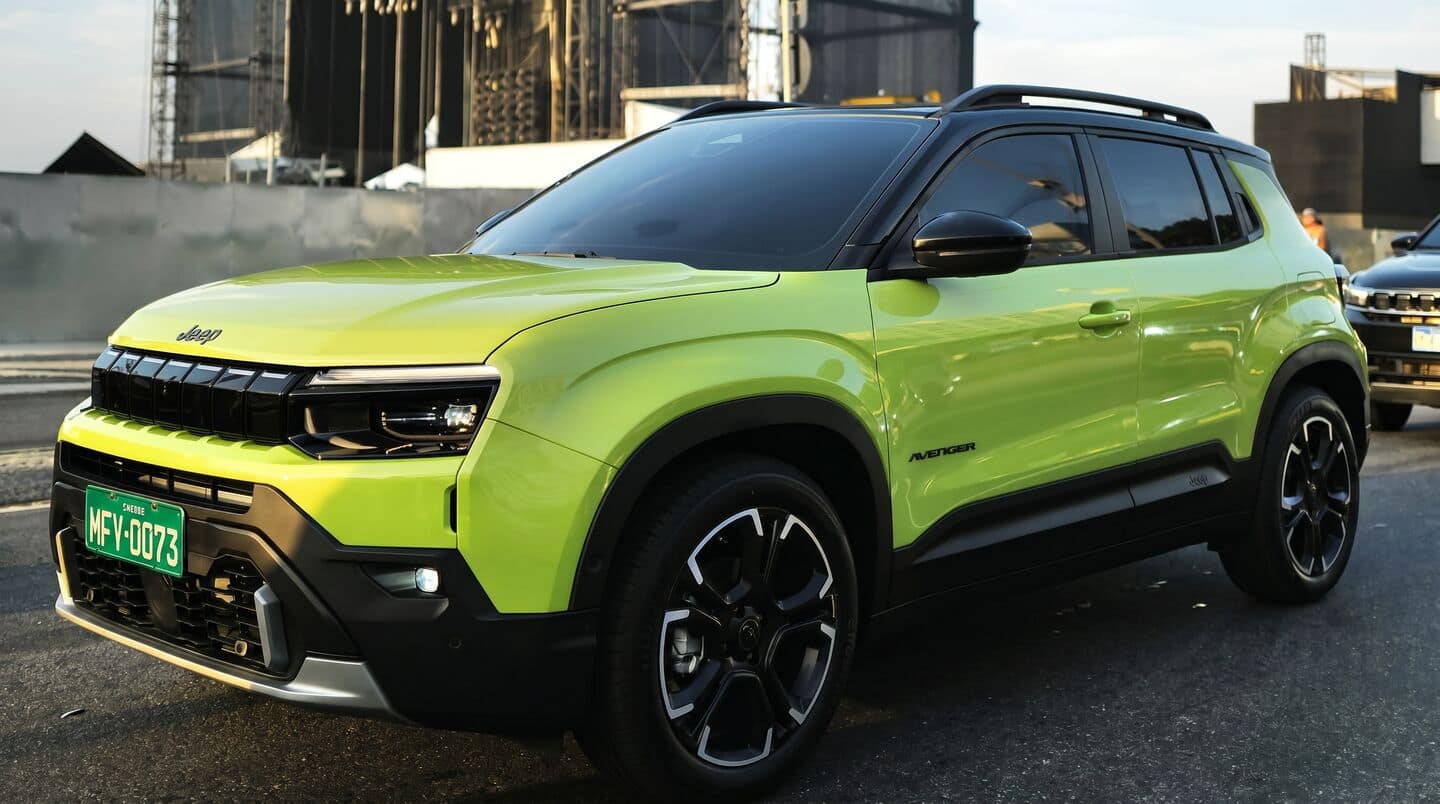 Jeep shows refreshed 2026 Avenger in Rio featuring 7-slot grille