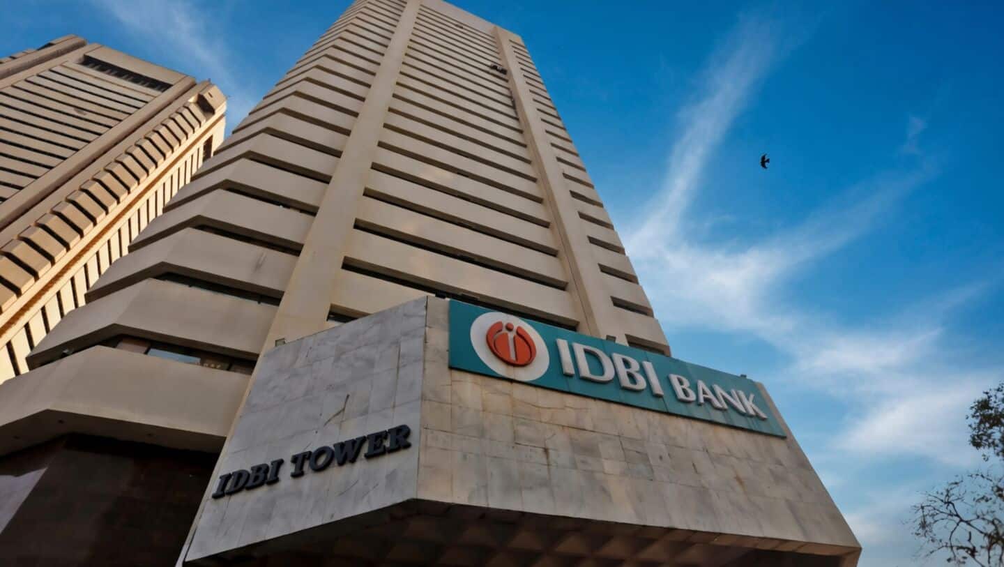 Government and LIC may cut IDBI Bank asking price 20%