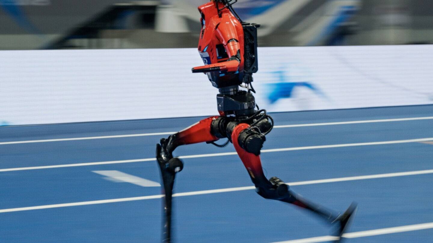 Honor's robot Lightning smashes Usain Bolt 100m record in Beijing