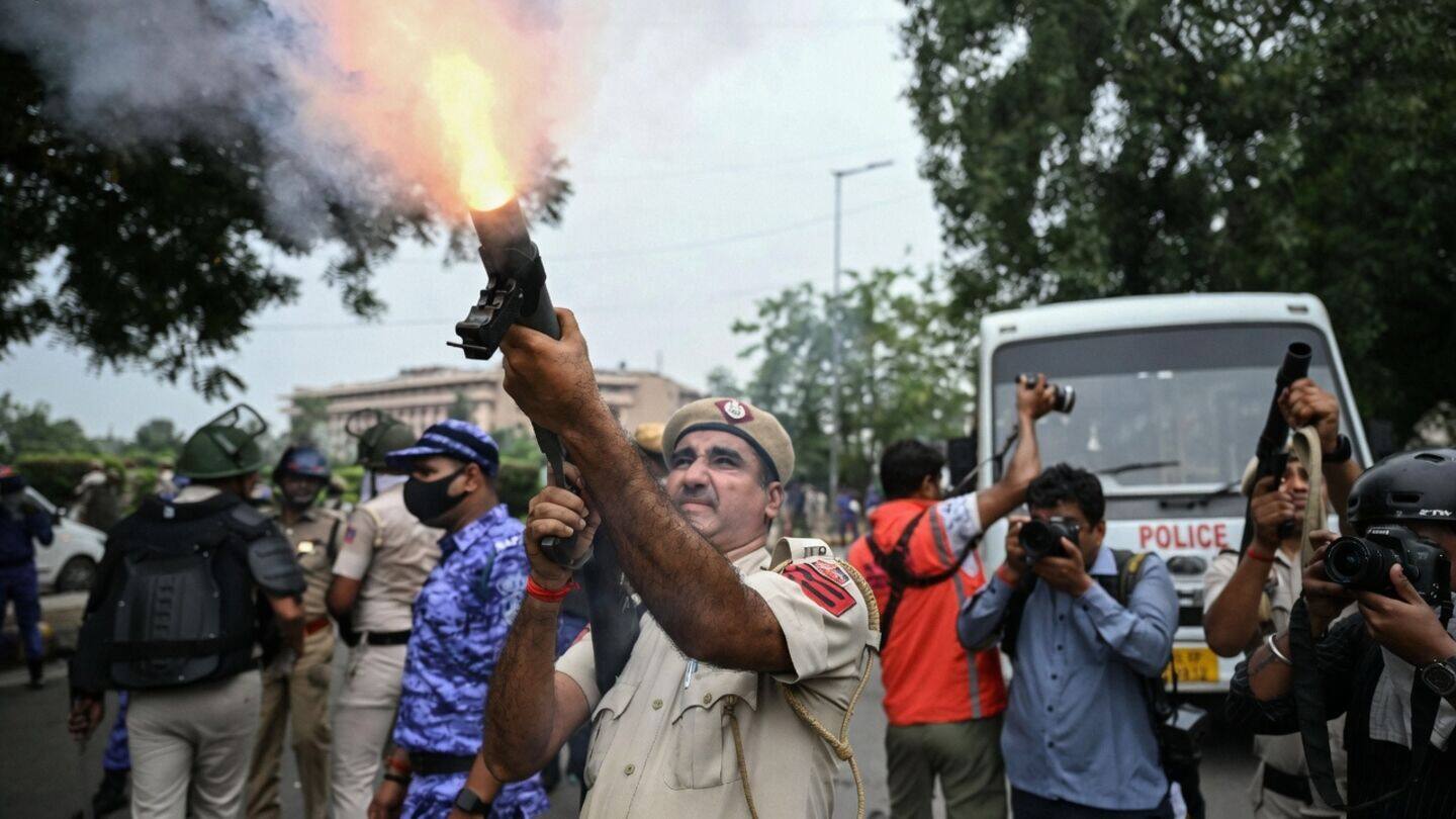 Delhi Police fired tear gas at 'Sansad Chalo' protest