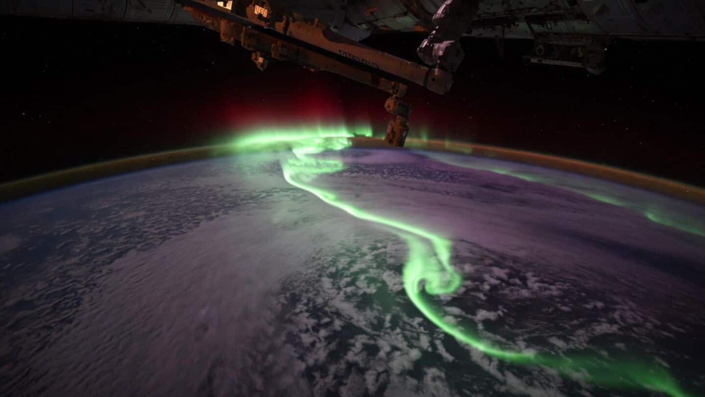Sophie Adenot posts bright green aurora time-lapse from Epsilon mission