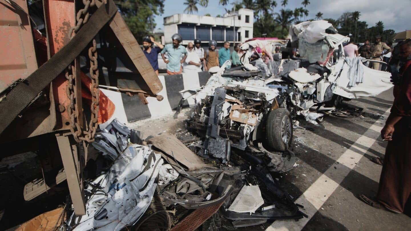 Eight PSNA students killed in Thrissur crash into parked truck