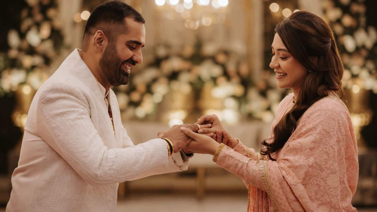 Singh of 'Yeh Kaali Kaali Aankhein' gets engaged to Chawla