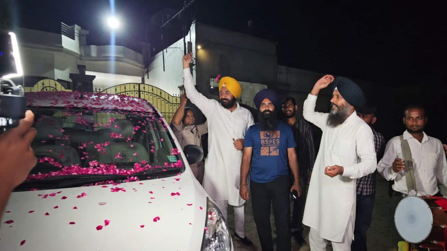 Gharachon villagers celebrate CBI search at Rajbir Singh Ghuman's house
