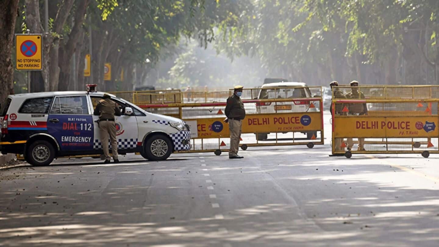 Armed robbers seize ₹1.5cr from 2 employees in Delhi