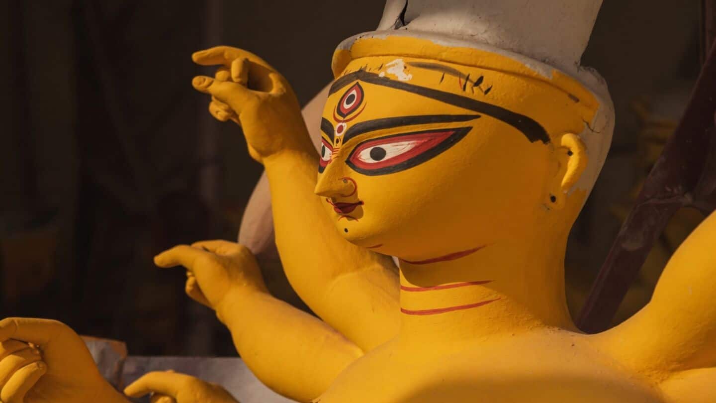 Kolkata gears up for Durga Puja ahead of Maha Shashthi