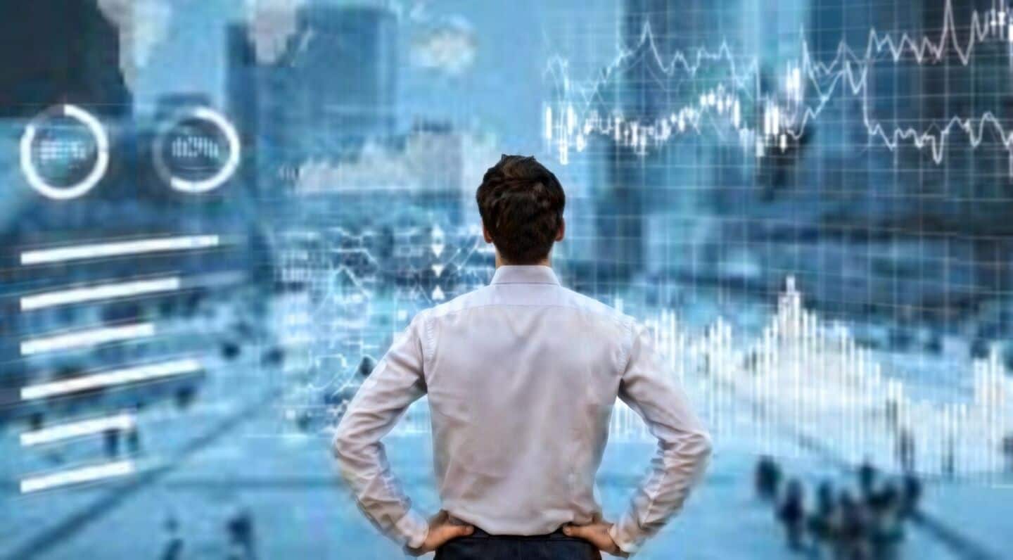 Dollar rises as Middle East tensions escalate, affecting oil trade