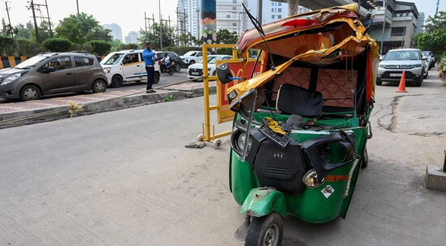 Early Thursday Noida auto rickshaw crash kills 1 injures 5