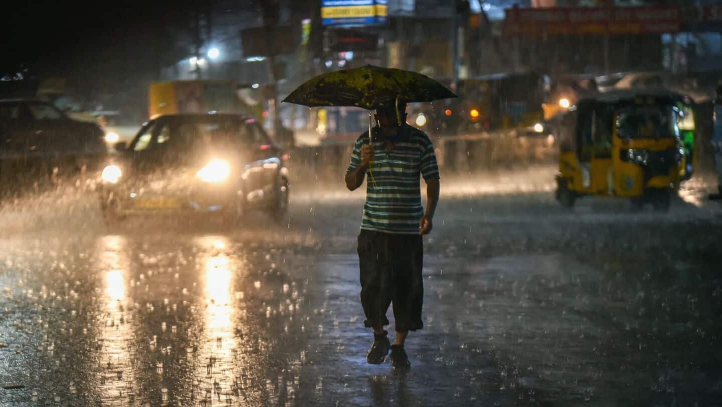 Despite IMD forecast, unexpected thunderstorms and light rain hit Kolkata