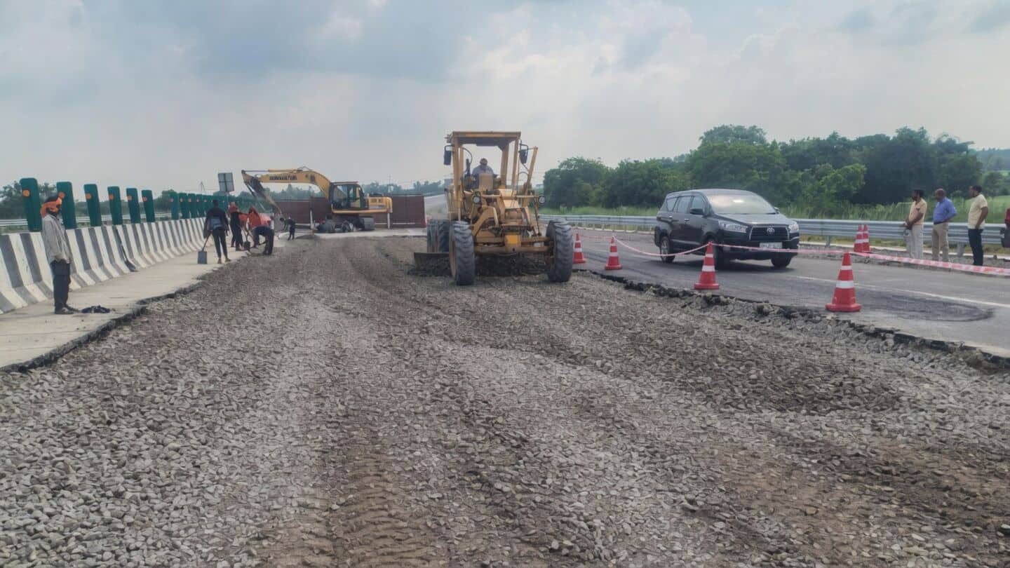 Fresh cracks force detour on Lucknow-Kanpur Expressway weeks after launch