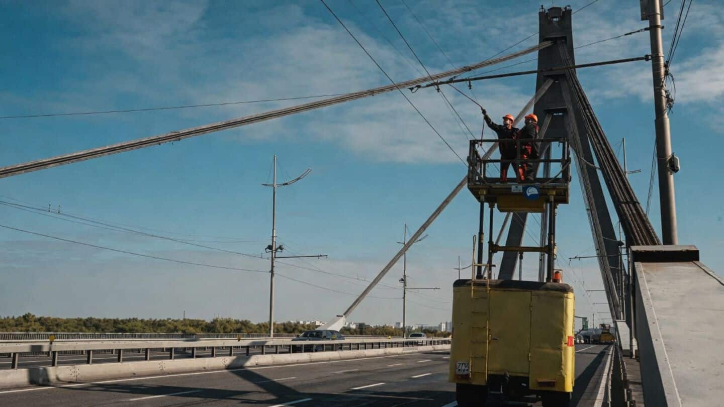 Russia intensifies Dnipro bridge attacks in Kyiv, cites military use