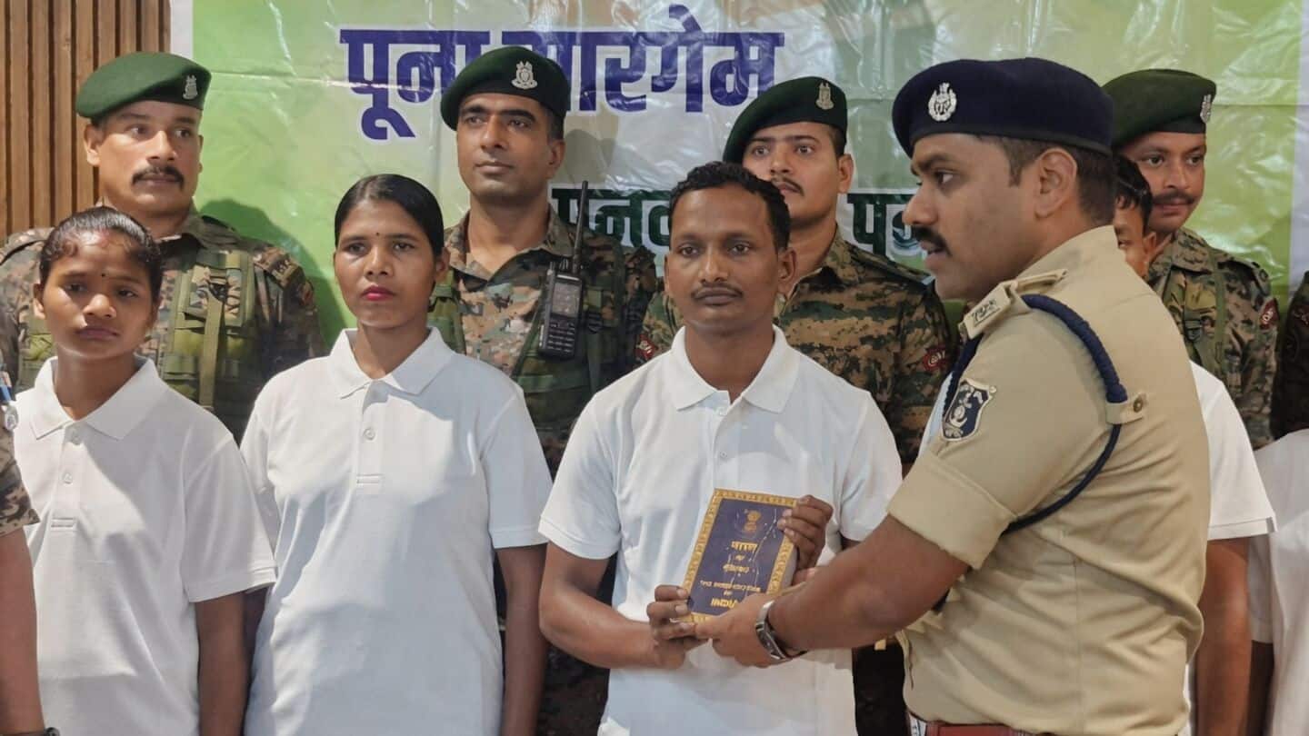 Eight Maoists surrender in Bijapur, 5 women, combined 49L bounties