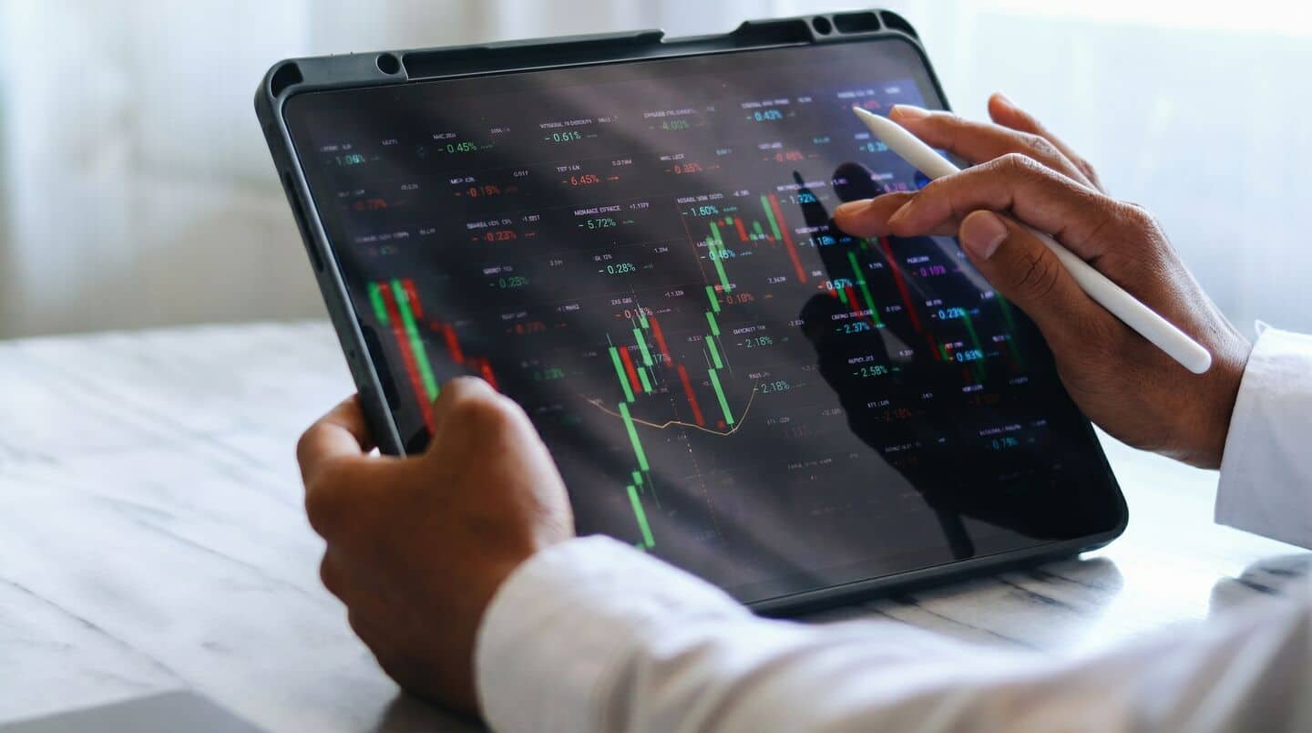 Seven top Indian firms lose 1.54L/cr during holiday-shortened week