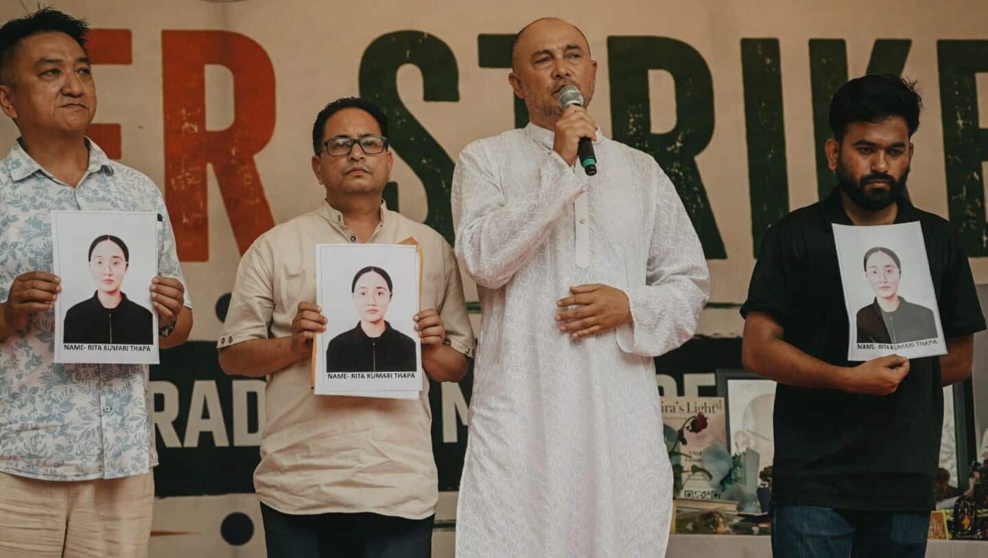 Veteran Rajesh Mall carries daughter's photo at Delhi NEET protest