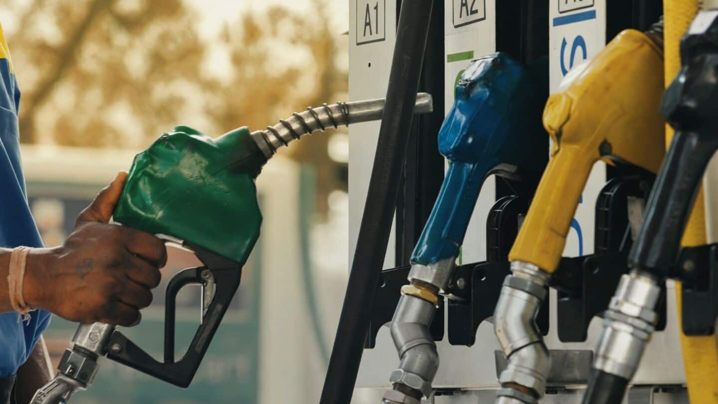 India: State-run firms keep fuel prices, private retailer raises rates