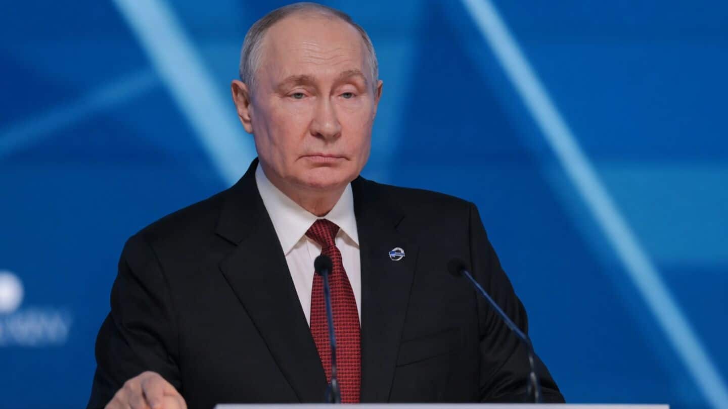 Vladimir Putin urges calm in Moscow warns of fatal point