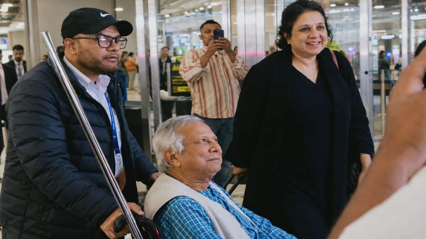 Nobel laureate Muhammad Yunus confronted by Bangladeshi expatriates at JFK