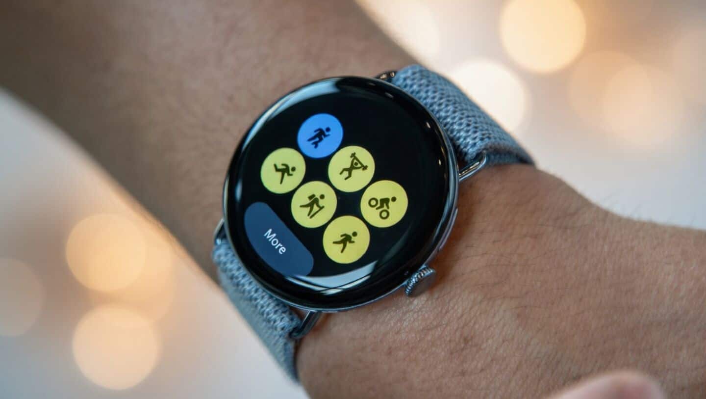 Google's Wear OS 6.1 automatically updates smartwatch time zones