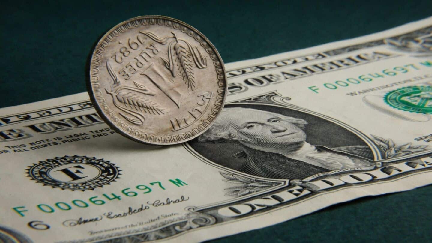 India's foreign exchange reserves at $692.9B after $10.5B rise