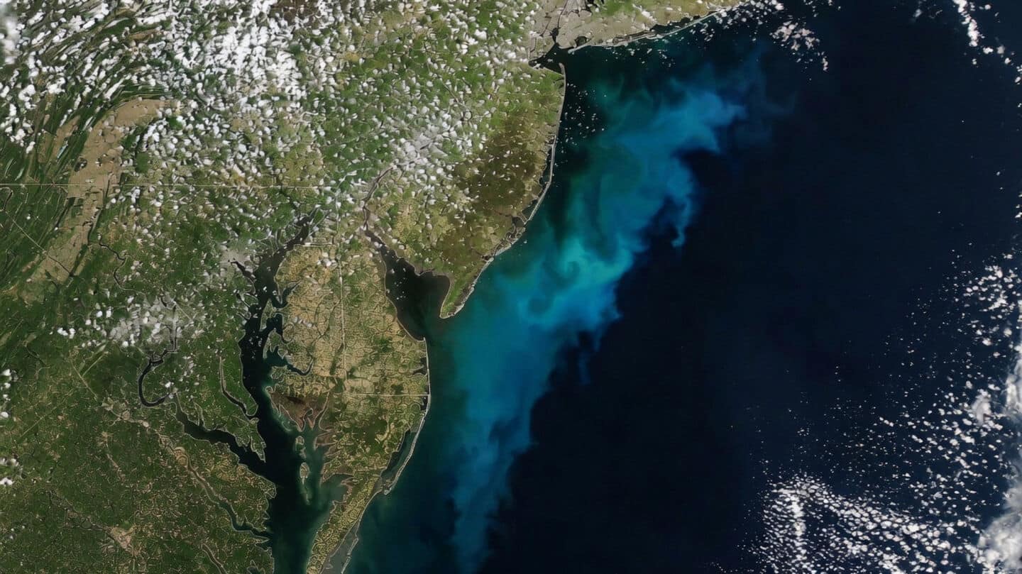 NASA satellites spot colorful plumes off US mid-Atlantic coast