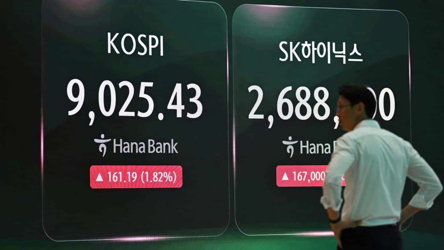 Asian stocks climb after U.S.-Iran peace talks news, mixed gains