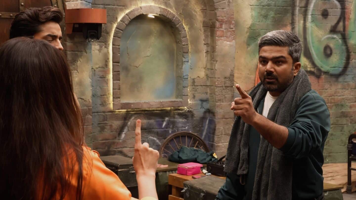 'माइक फेंका, दरवाजे पर लात मारी...' 'राइज एंड फॉल' में मनीष कश्यप का हाईवोल्टेज ड्रामा; वीरेंद्र सहवाग ने लगाई क्लास