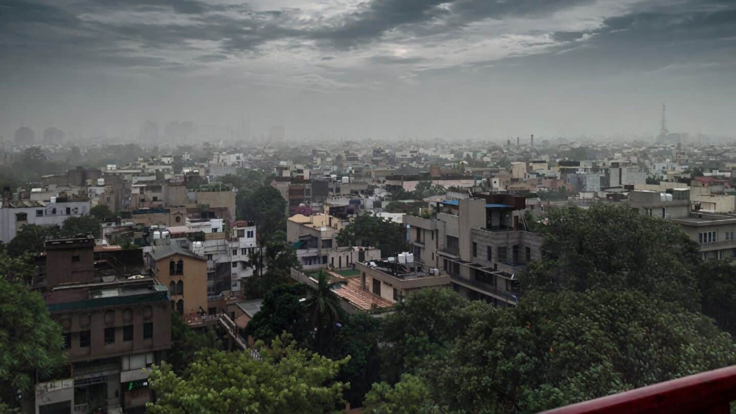Delhi 35.7°C, humidity 70-85% as IMD forecasts rain Monday