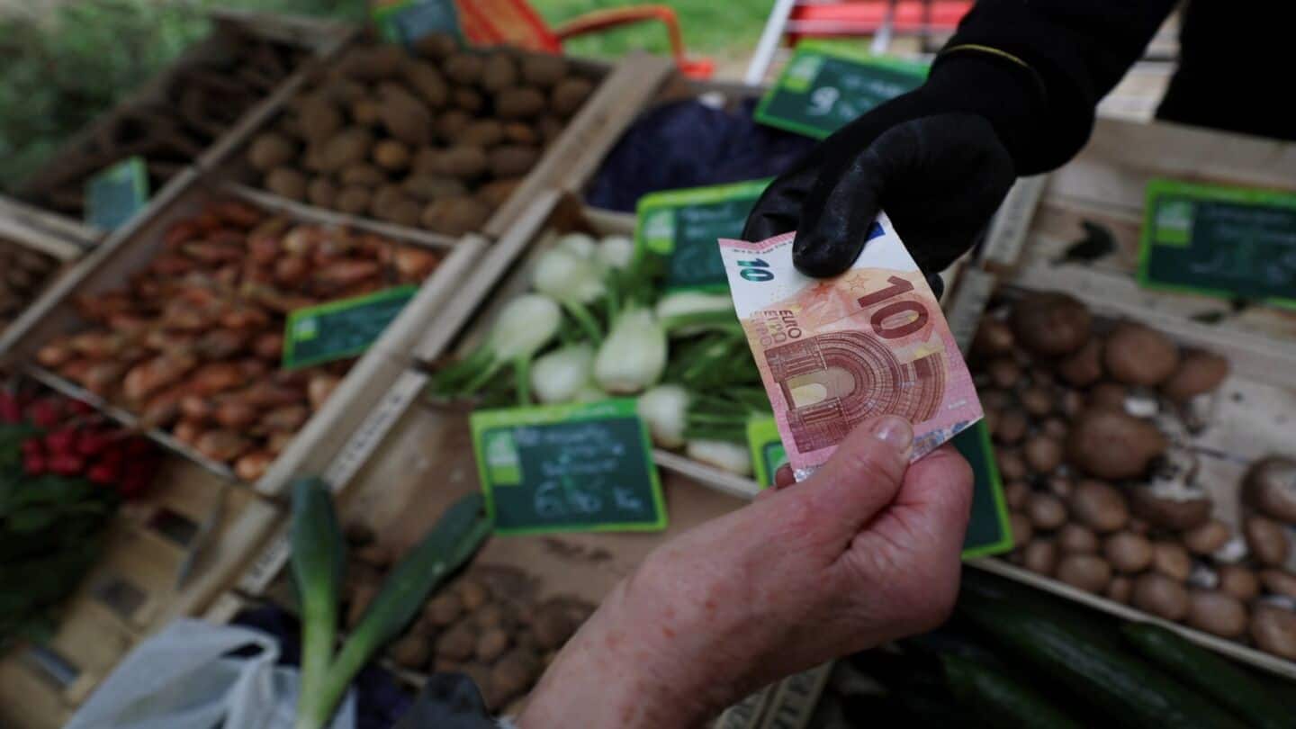 Eurozone PMI hits 52.1 in August as manufacturing recovers