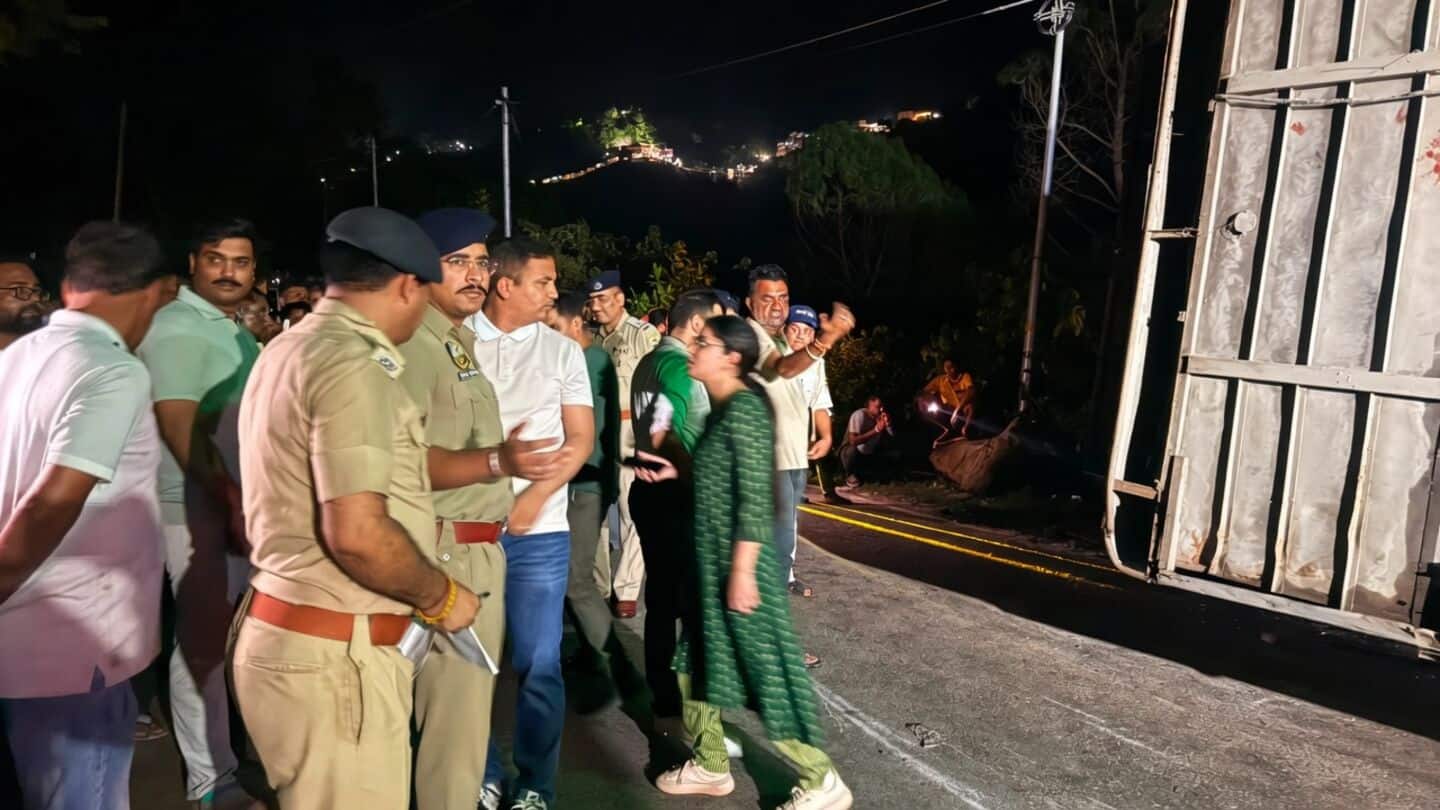 Bus carrying 35 pilgrims crashes near Shah Talai, 2 dead