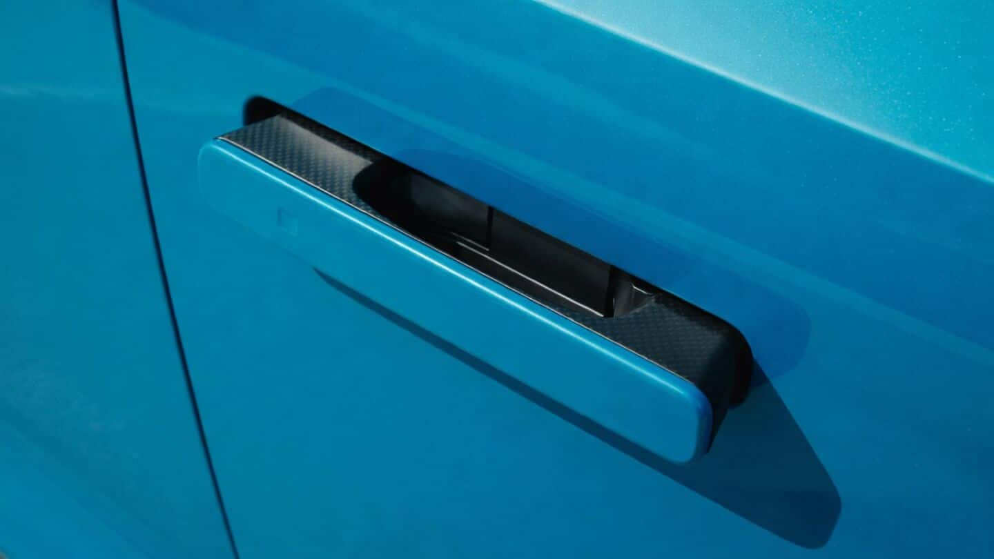 China regulator drafts rules sharply limiting hidden electric door handles