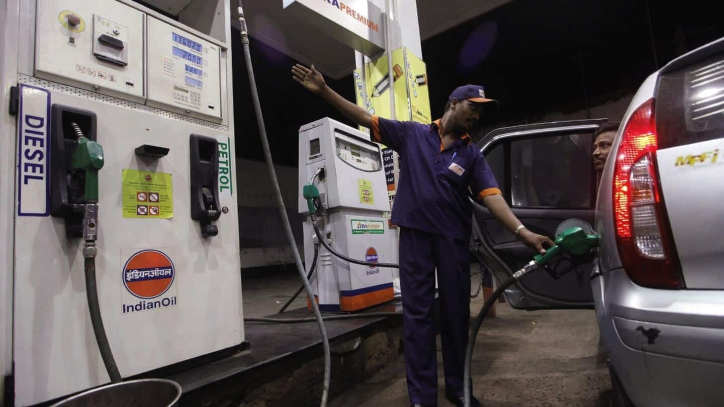 Indian fuel prices unchanged on Wednesday despite oil price rise